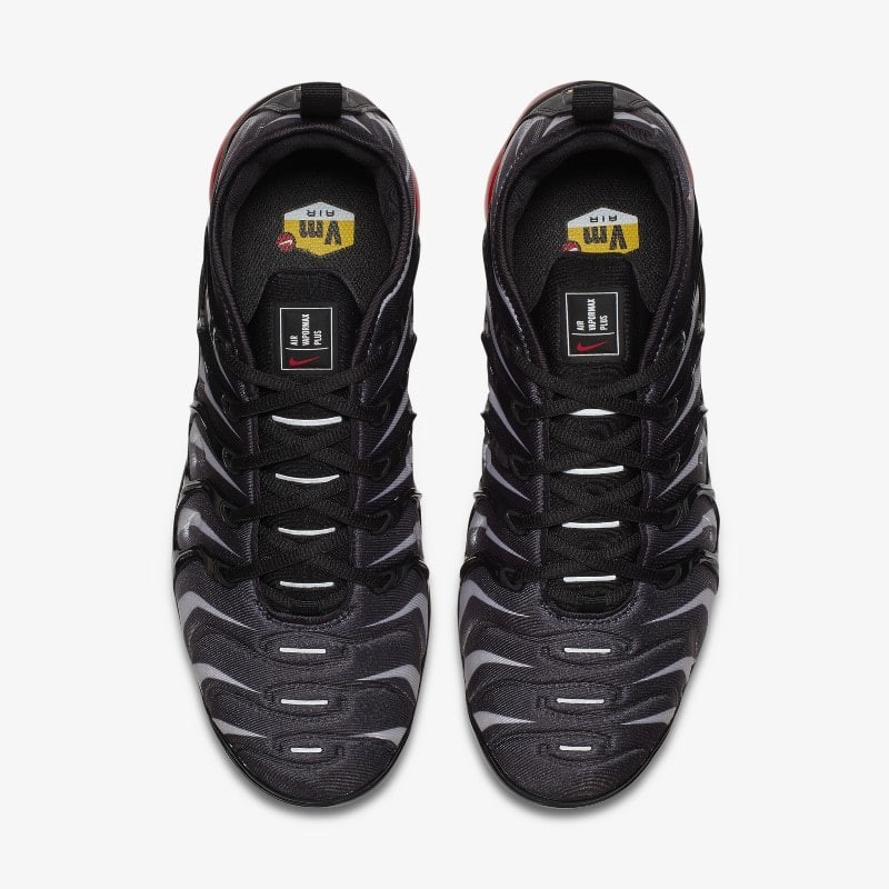 Air vapormax plus black red online